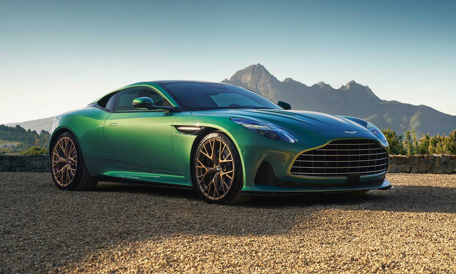 Aston Martin DB12